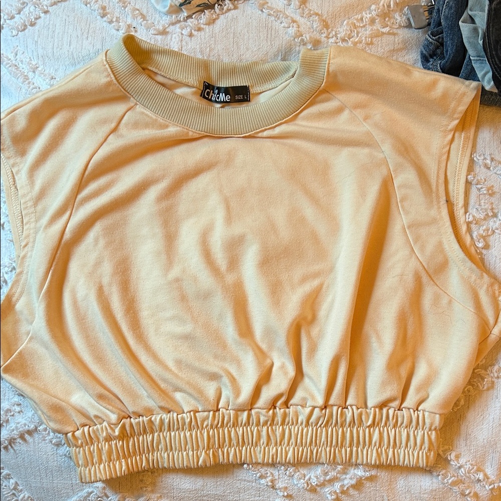 Chic Women's Cream Crop Top